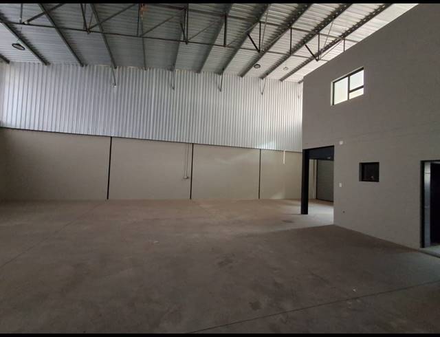 350M² WAREHOUSE TO LET IN CLEVELAND
